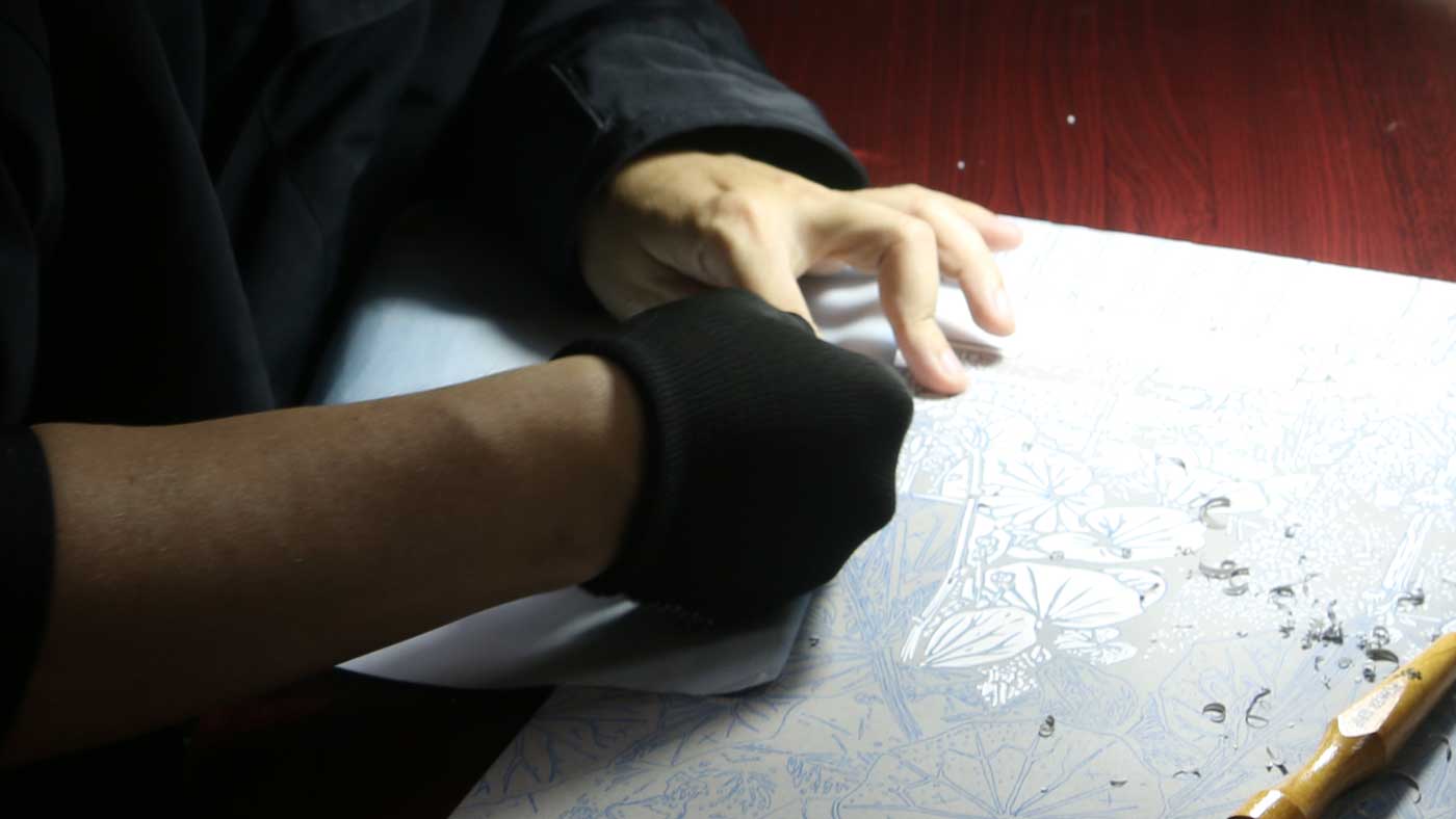 พื้นผิวที่เล่าเรื่อง : ศิลปะสื่อผสมของเอกณัฏฐ์ เธียรเศรษฐกุล